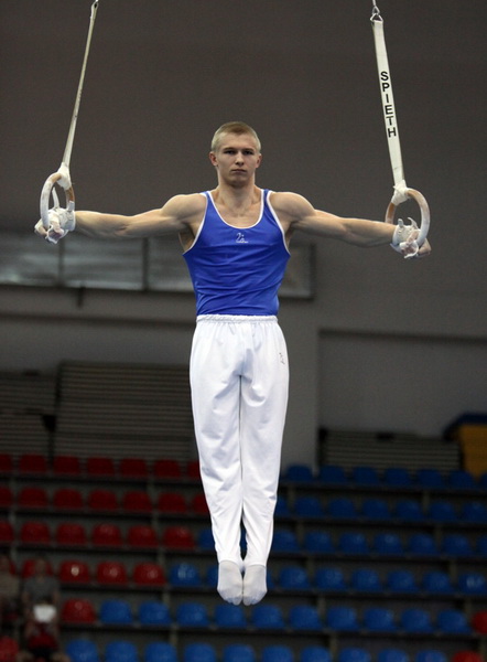 Алексей Немов гимнаст крест